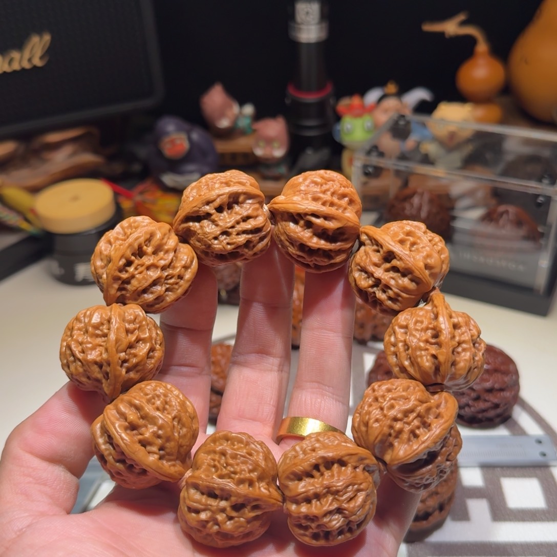 ****空文玩核桃吊坠佛肚手持
