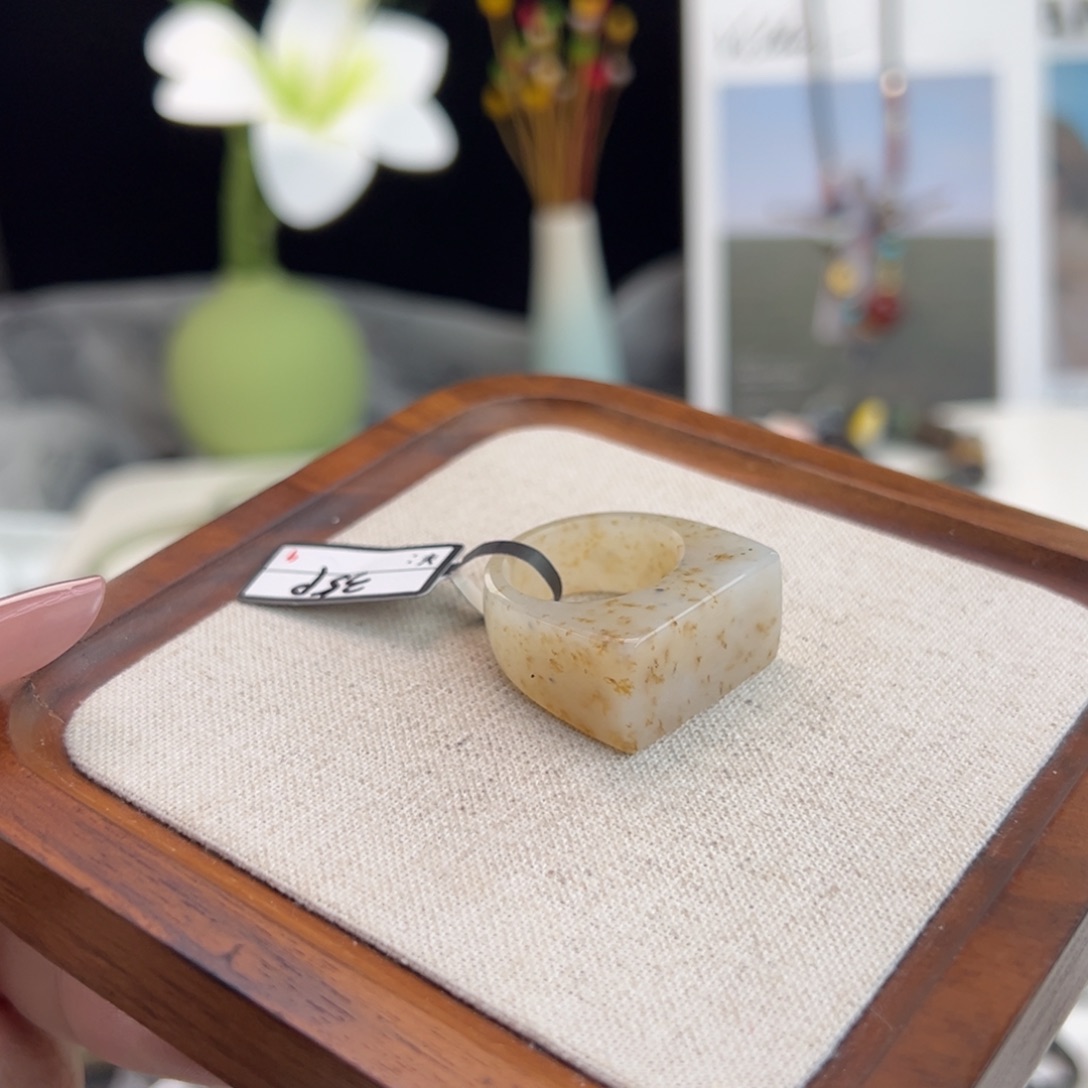 和田玉（糖玉）未镶嵌戒指N135桂花马鞍直径18.3不退换