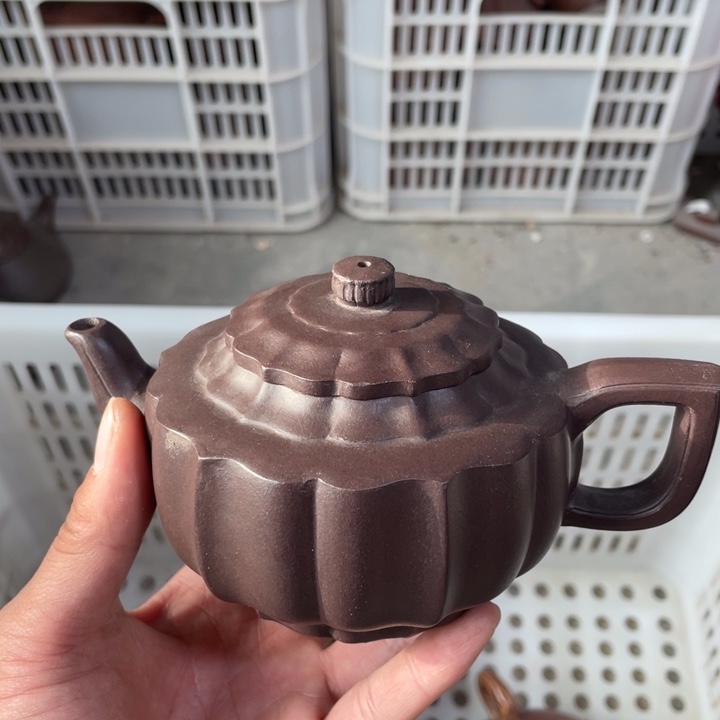 老厂紫砂壶一件。