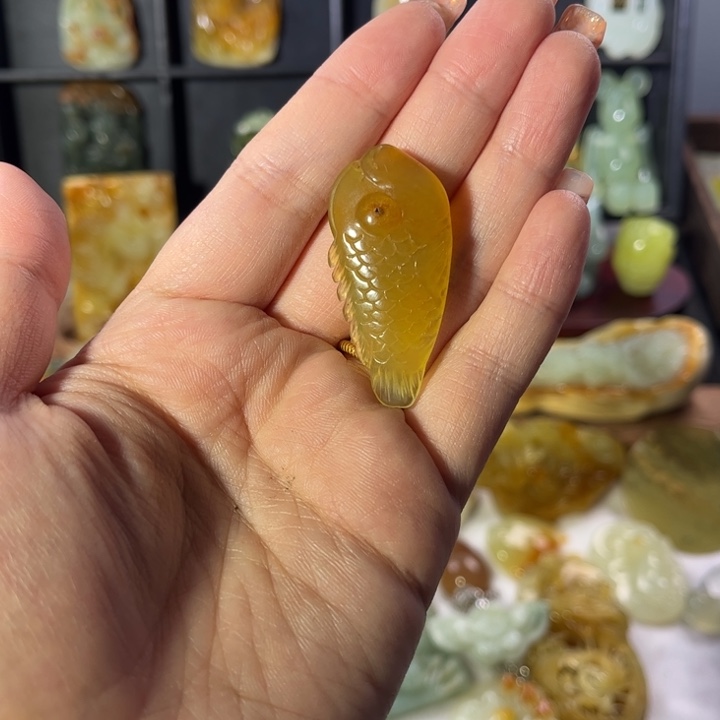 蛇纹石玉颈饰未镶嵌