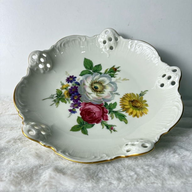 20cm卢臣太少有高足镂空浮雕玫瑰盘