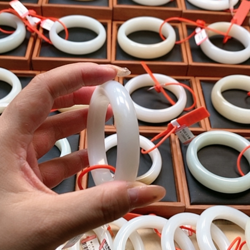 【闪购商品】未镶嵌手镯和田玉