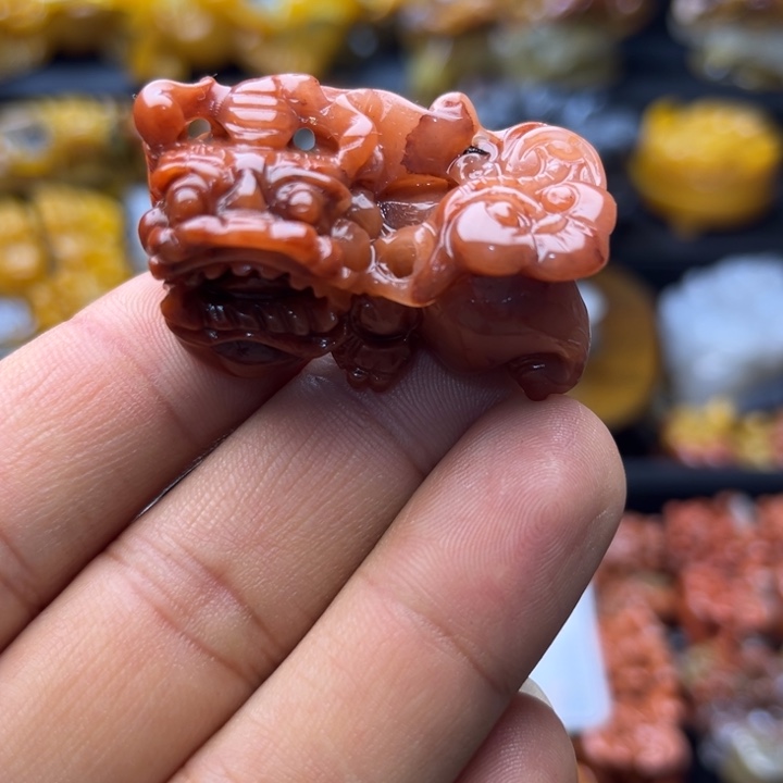 石英质玉（黄龙玉）未镶嵌颈饰