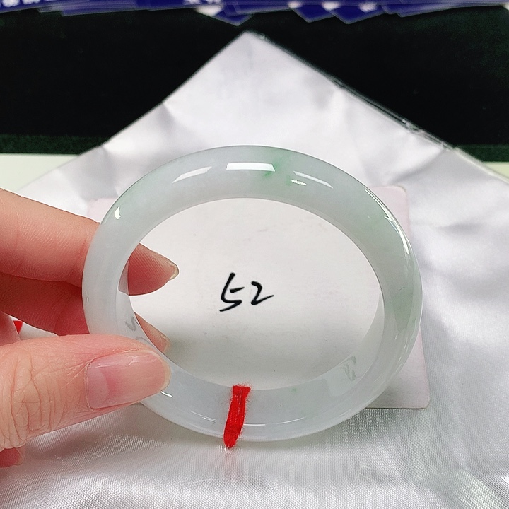 翡翠手镯未镶嵌翡翠手镯未镶嵌