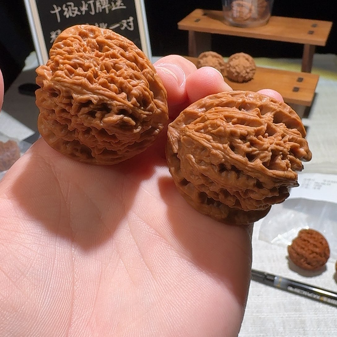 朋***少文玩核桃吊坠41 南疆