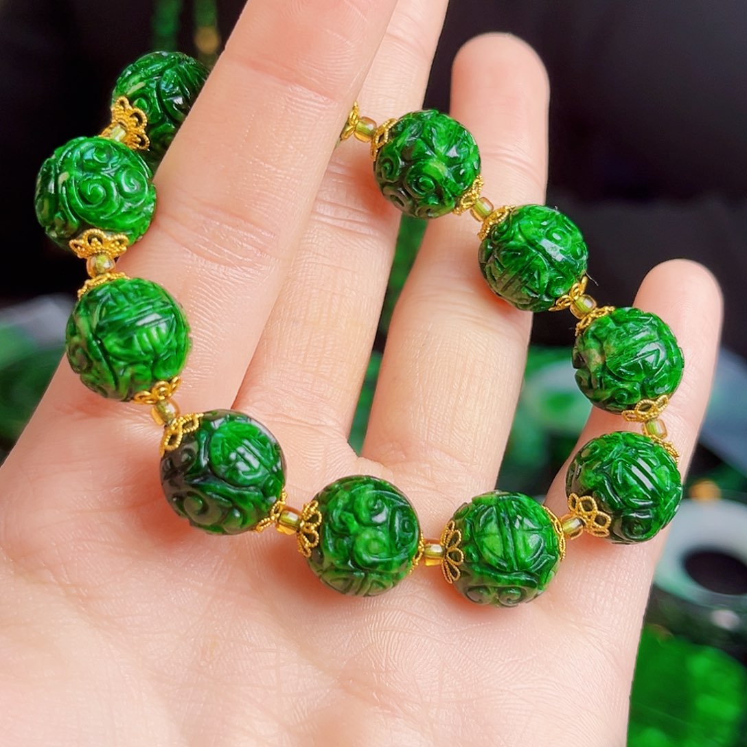 颈饰未镶嵌翡翠多样性