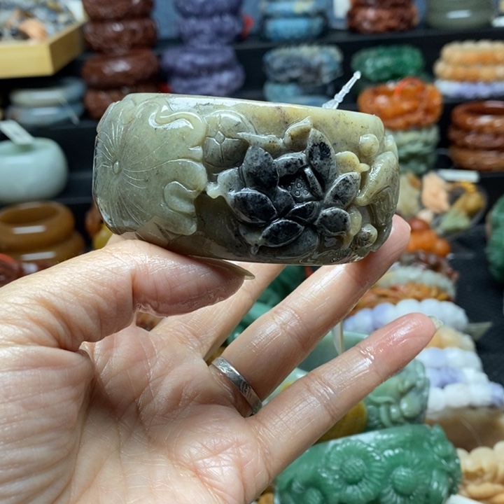 石英质玉手镯未镶嵌