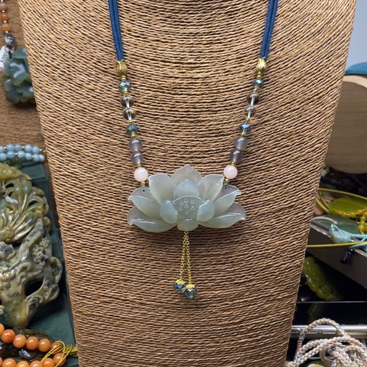 蛇纹石玉未镶嵌吊坠