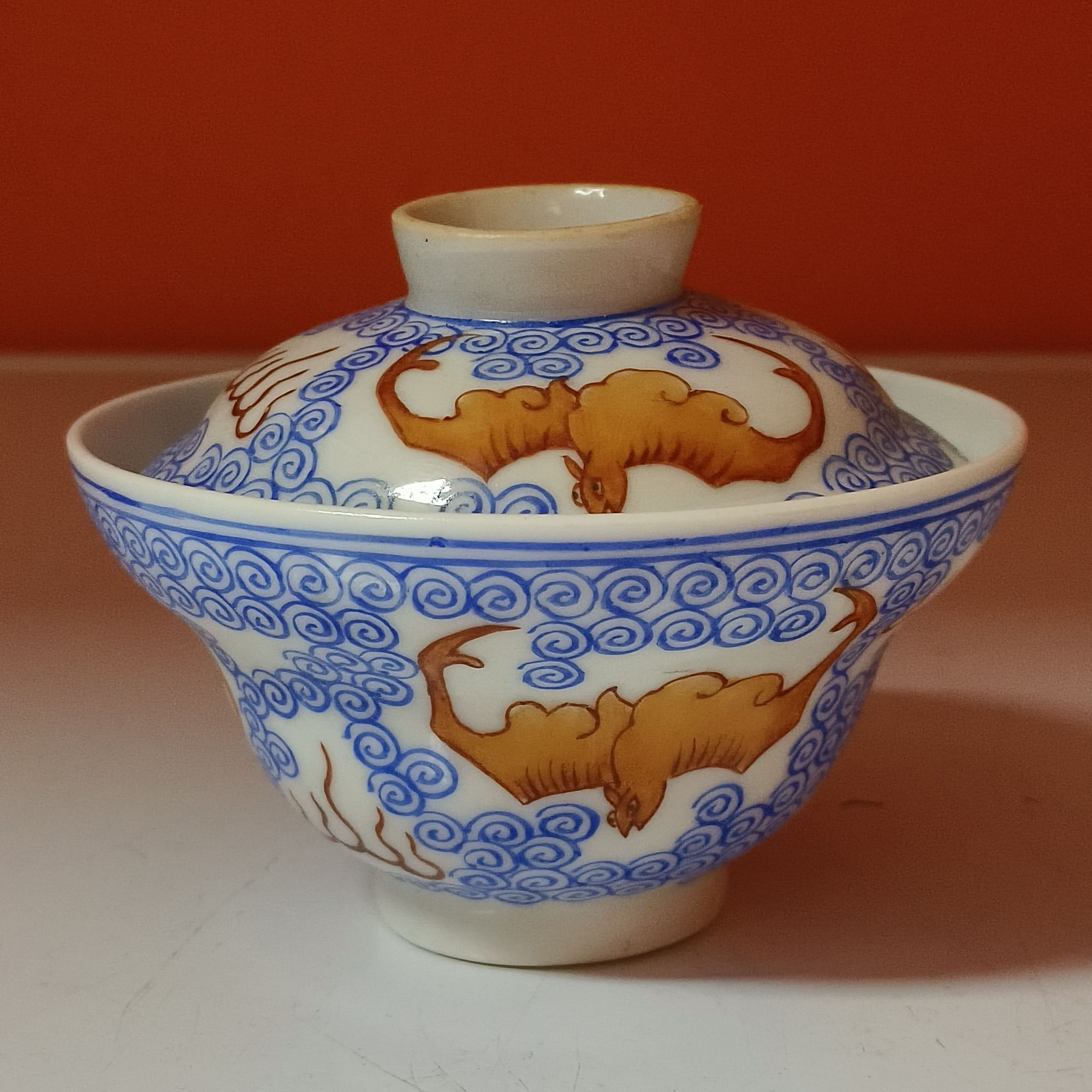 清晚期 矾红云蝠纹折腰盖碗