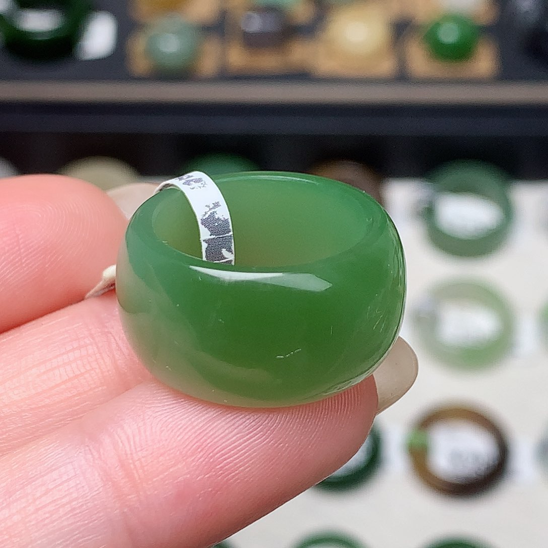 未镶嵌戒指和田玉