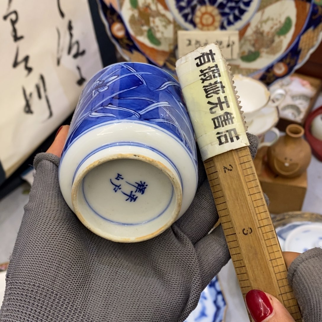 瓷片底部微微瑕疵
