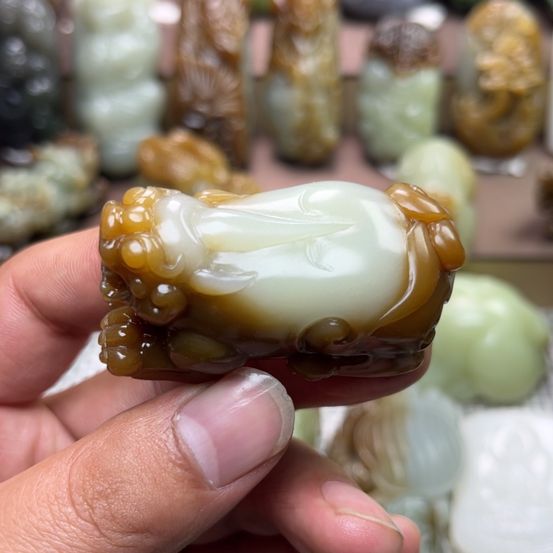 和田玉把件未镶嵌曲