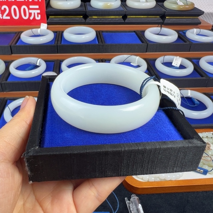 和田玉未镶嵌手镯