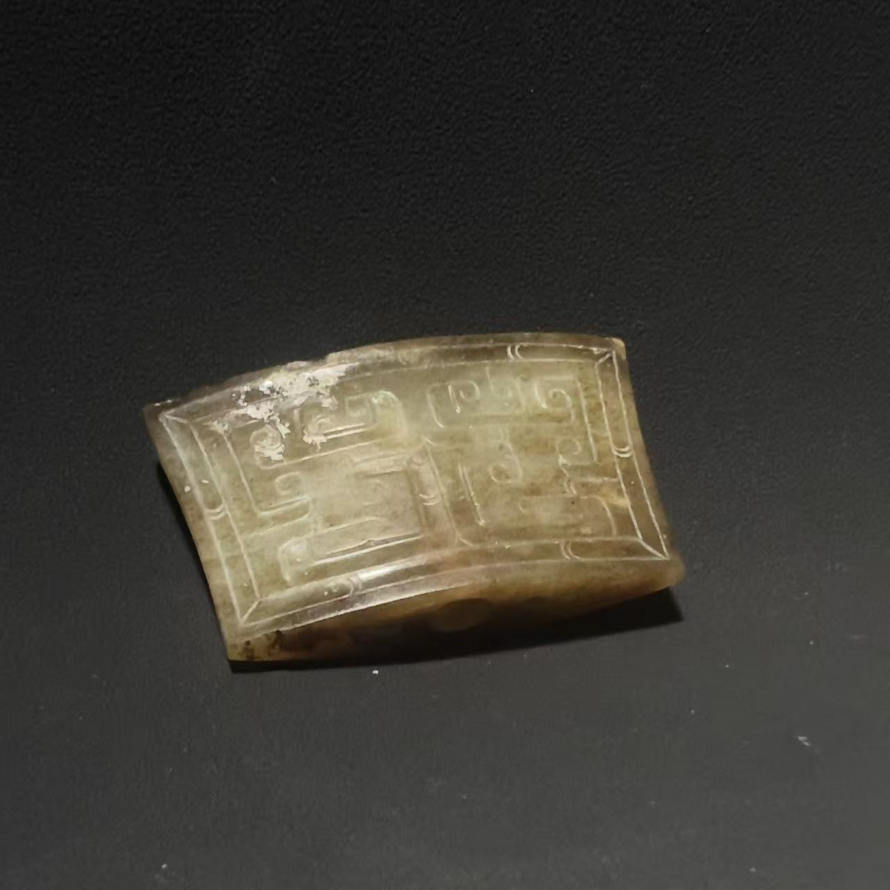 和田玉云龙纹剑铋