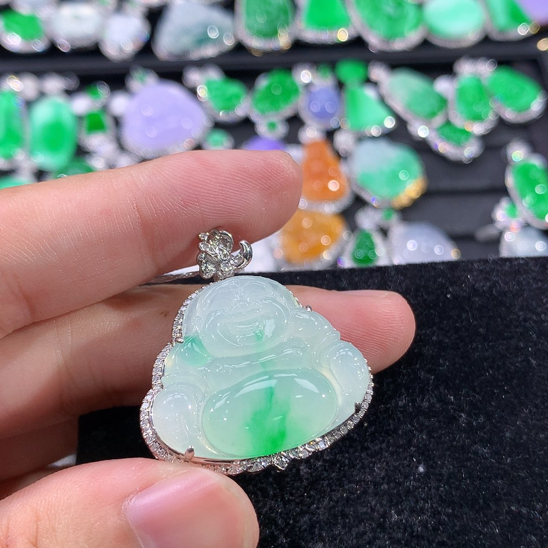 翡翠18K金镶嵌颈饰