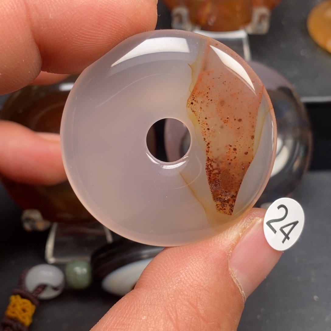 玛瑙/玉髓未镶嵌颈饰挂件