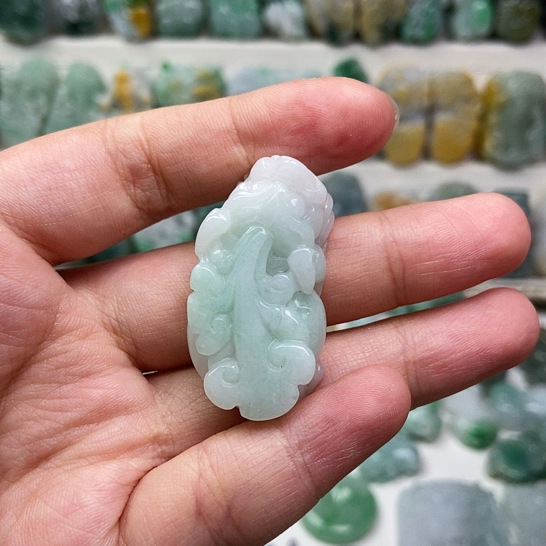 翡翠未镶嵌吊坠(赠链)