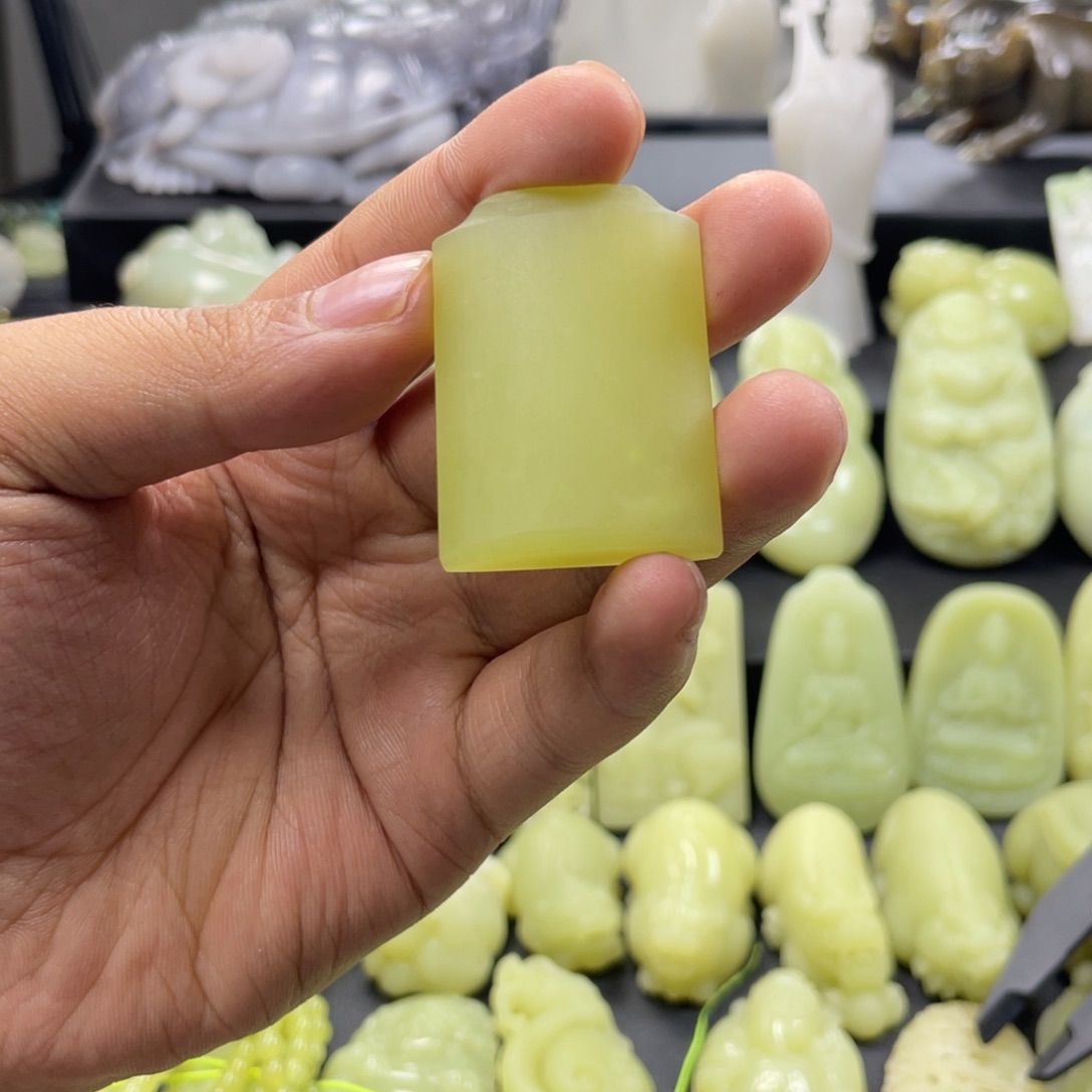 温***玉和田玉（黄玉）未镶嵌颈饰