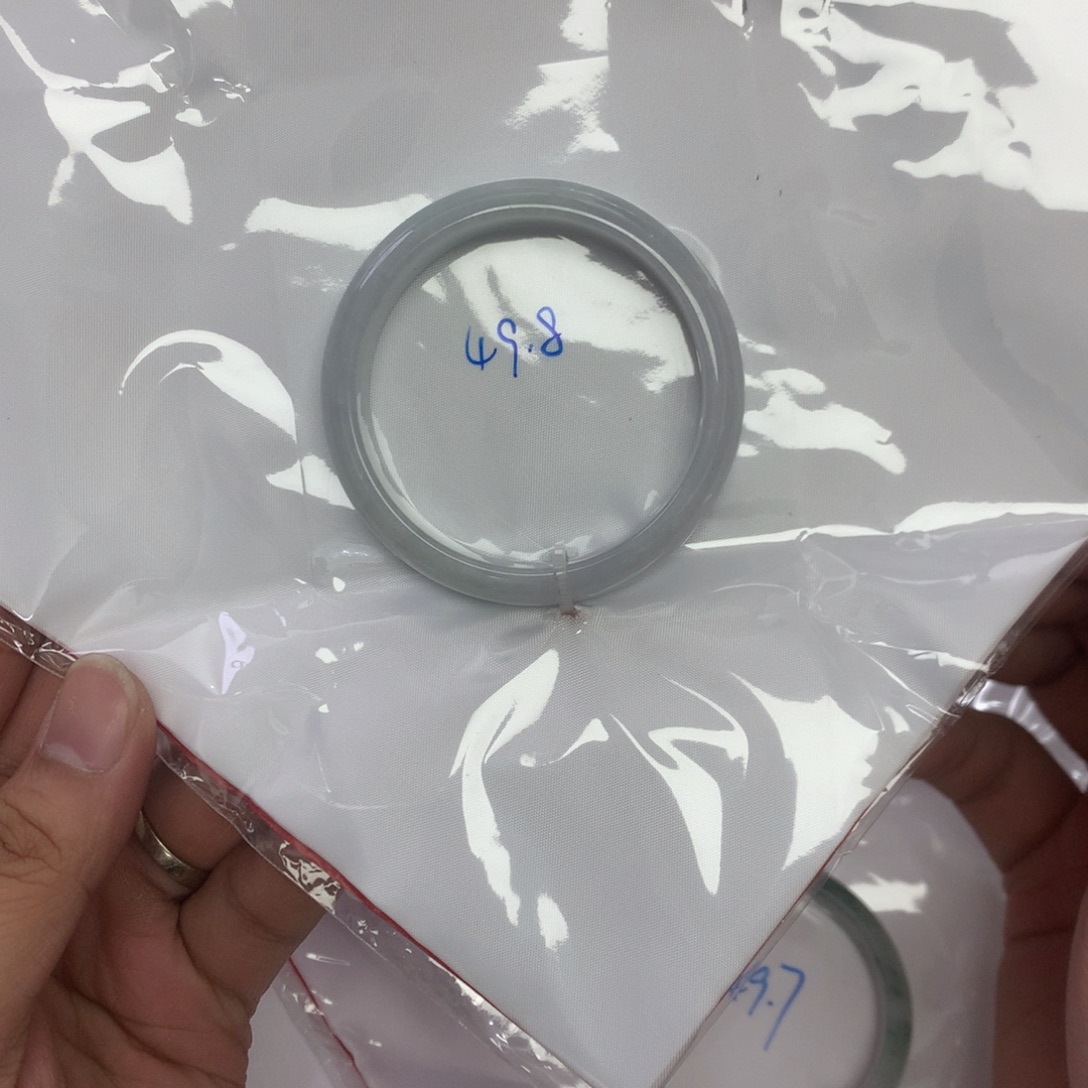 罗***机未镶嵌手镯翡翠天然缅甸翡翠手镯