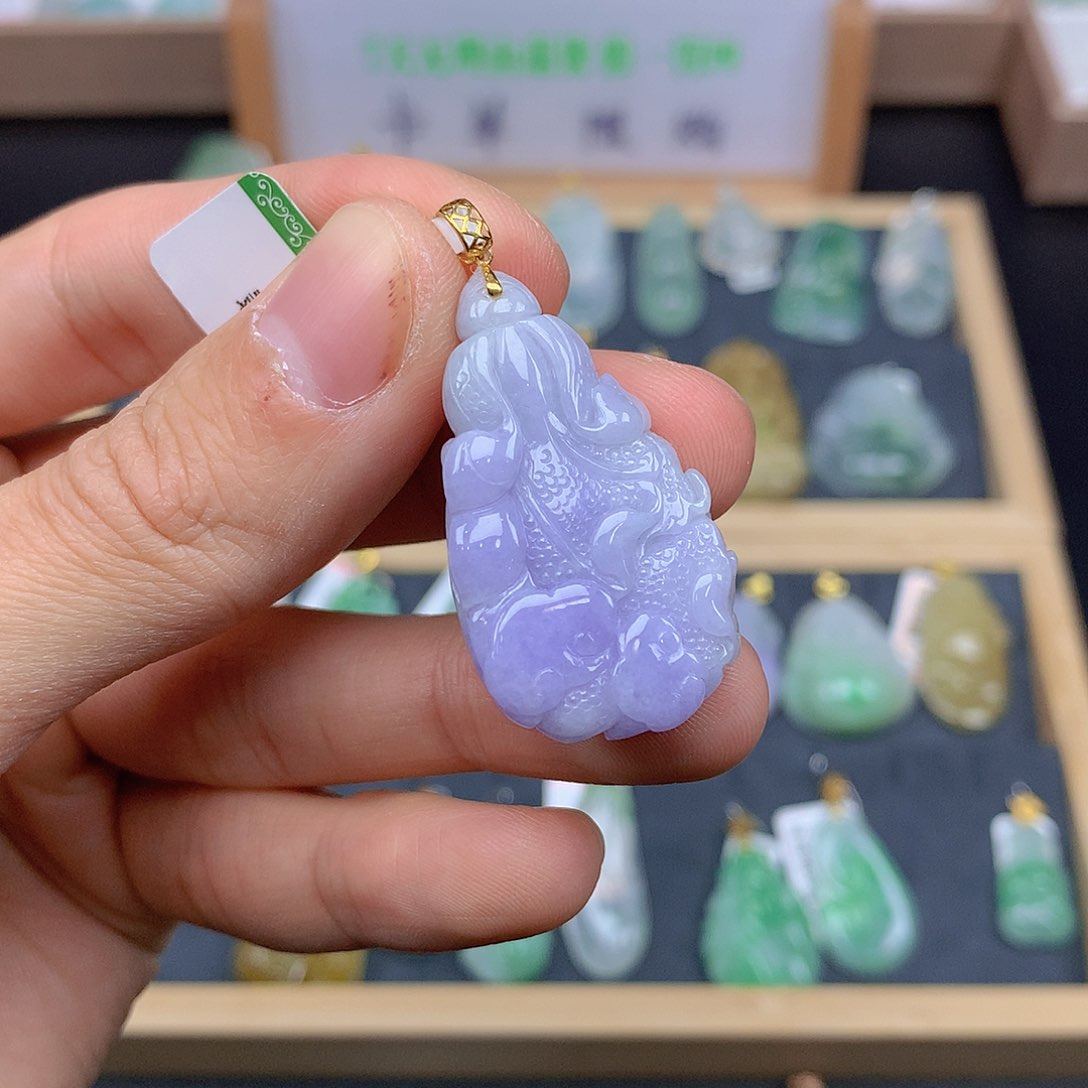 翡翠颈饰18K金镶嵌翡翠