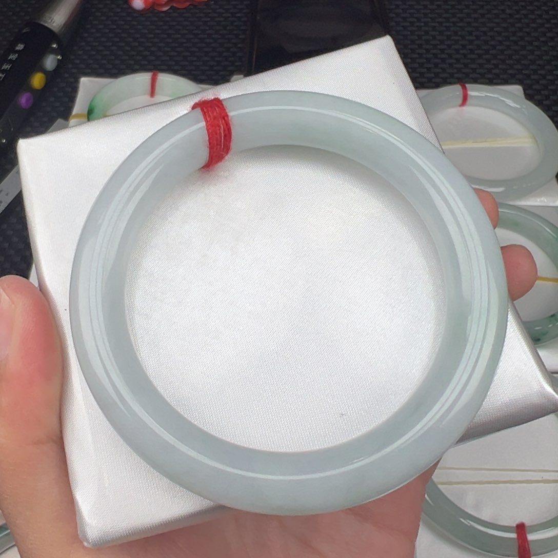 翡翠手镯未镶嵌手镯