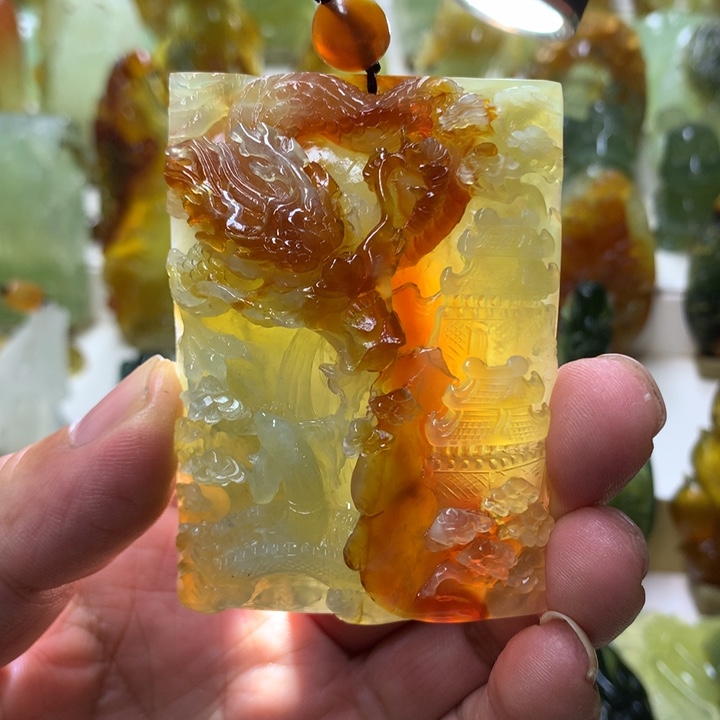 蛇纹石玉颈饰合金