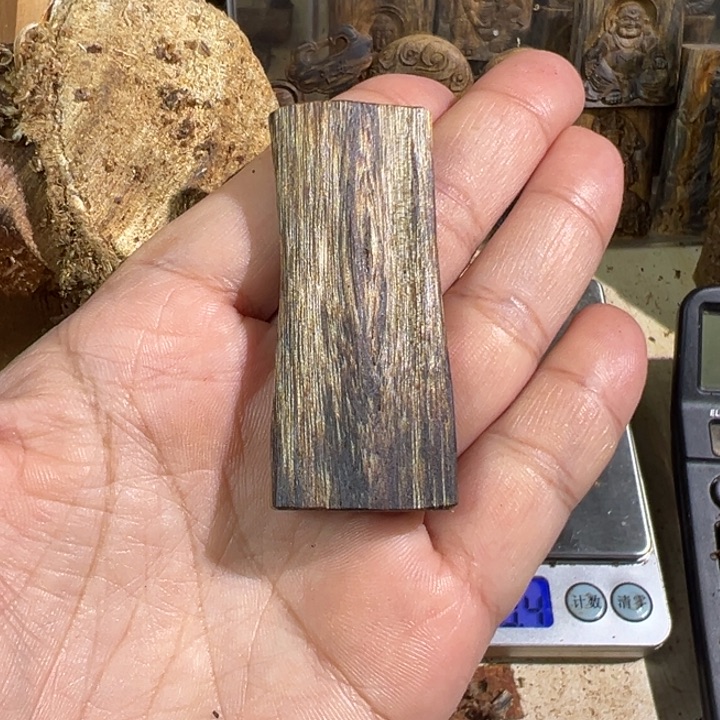 沉香吊坠棋楠沉香乌身吊坠6.4克