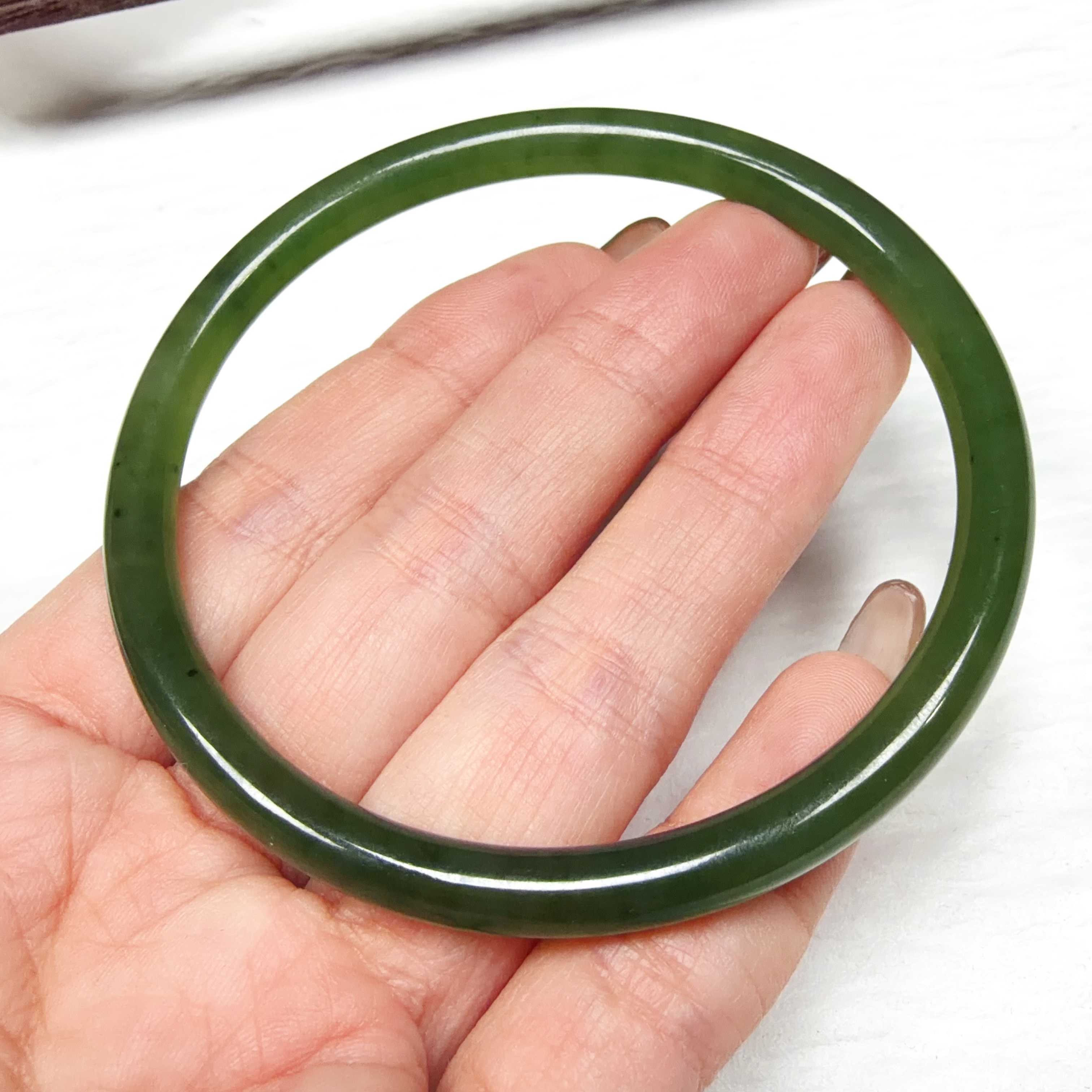 【伟伟鉴定】和田玉 碧玉 圆条美人条手镯 61/6×5 天然黑点