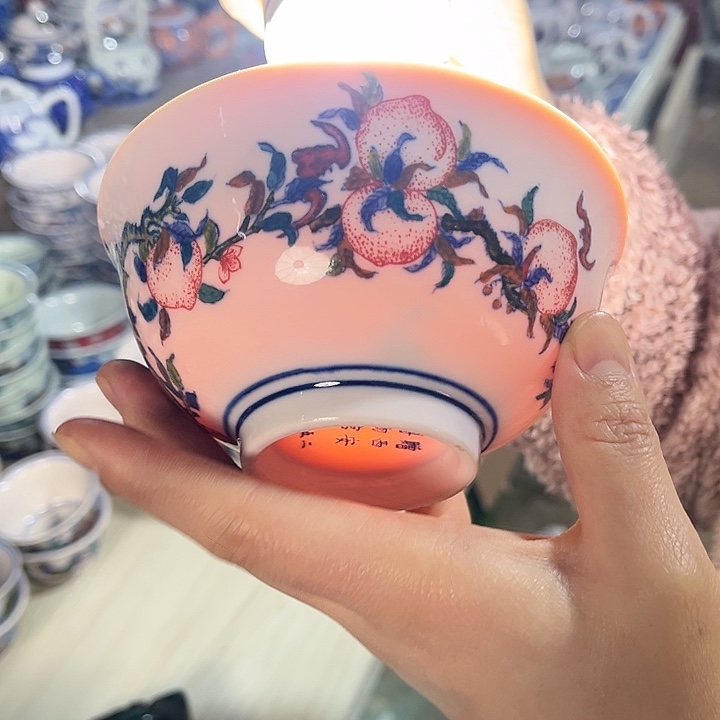 瓷片//////直径12.5厘米。红。