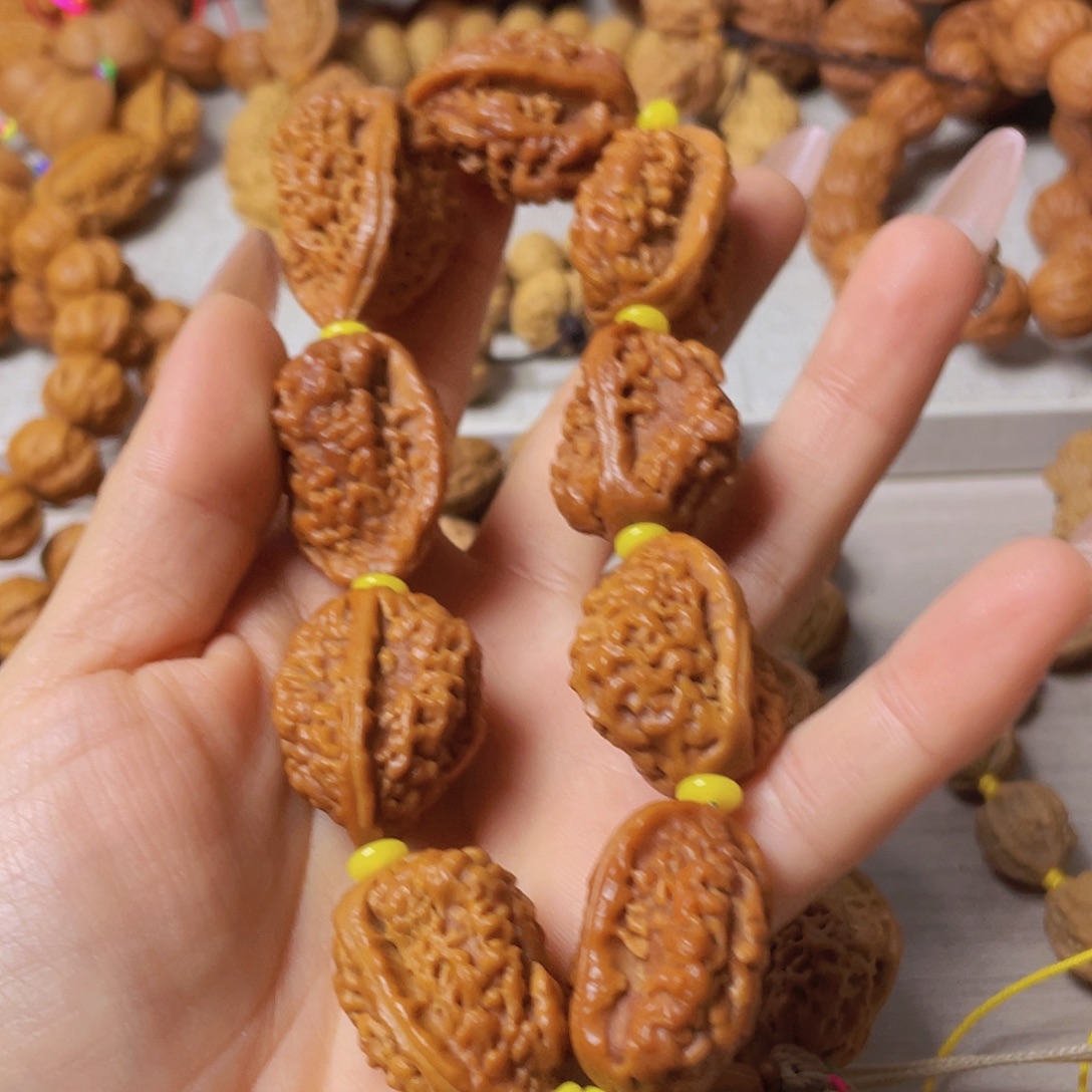 成***韩文玩核桃吊坠绣花鞋