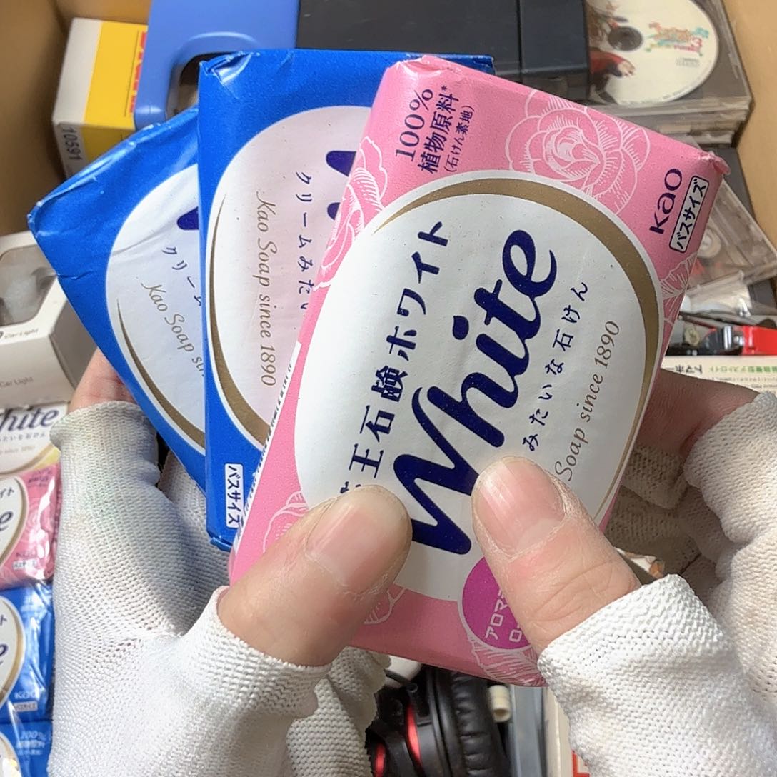 中古商品，瑕疵品，不保好坏。975