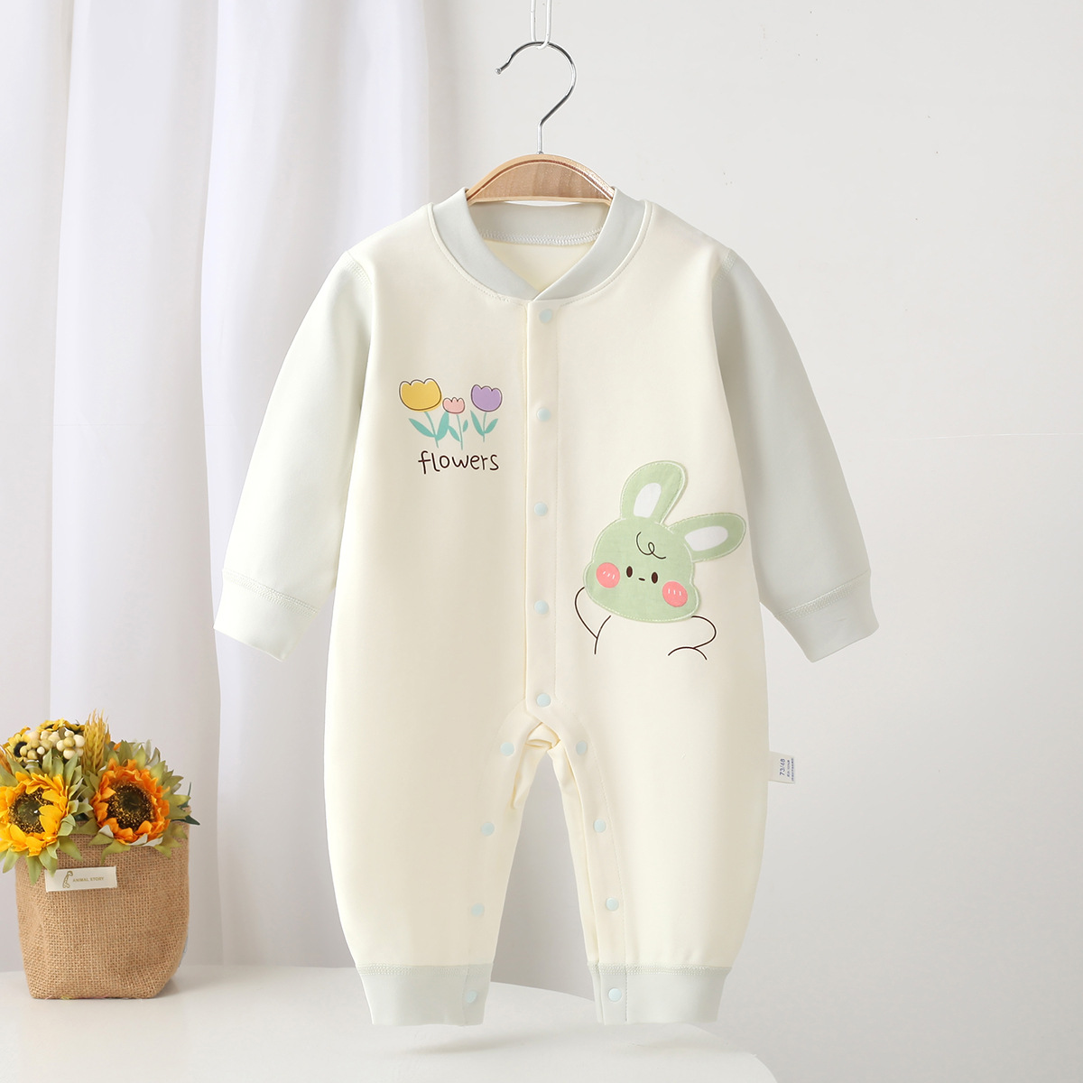 秋季新款2025年婴幼儿卡通图案连体衣260克舒绒棉男女宝外出爬服