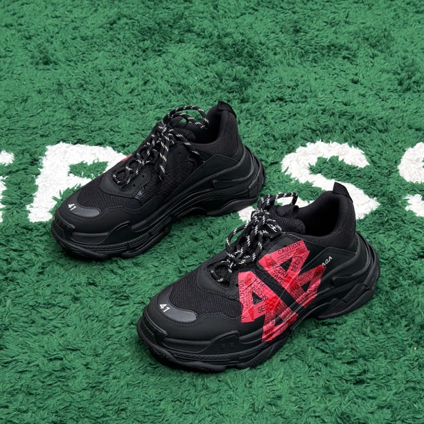 99新 Balenciaga/巴黎世家 Triple S黑红BB涂鸦 25新款 充新 41码