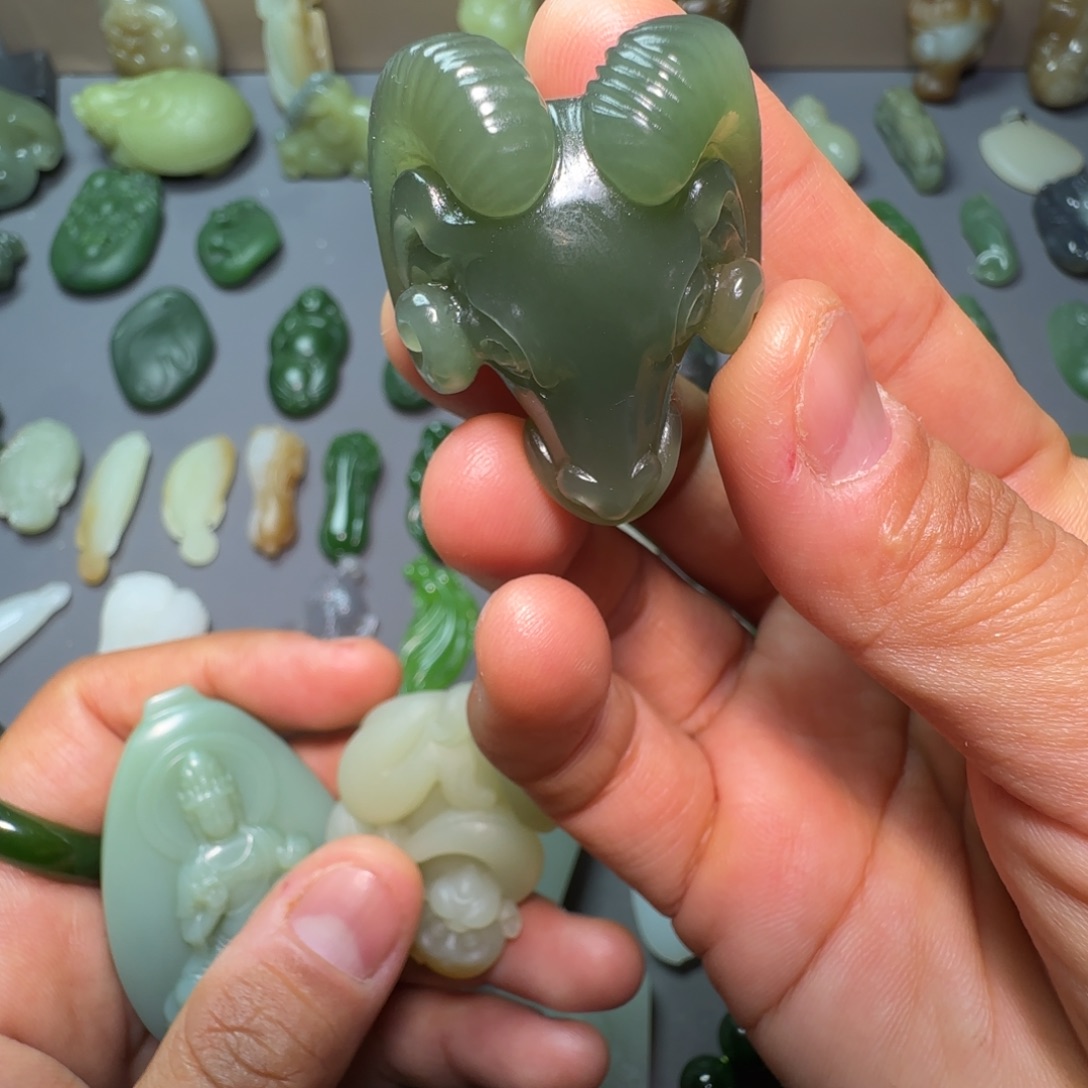 和田玉未镶嵌颈饰