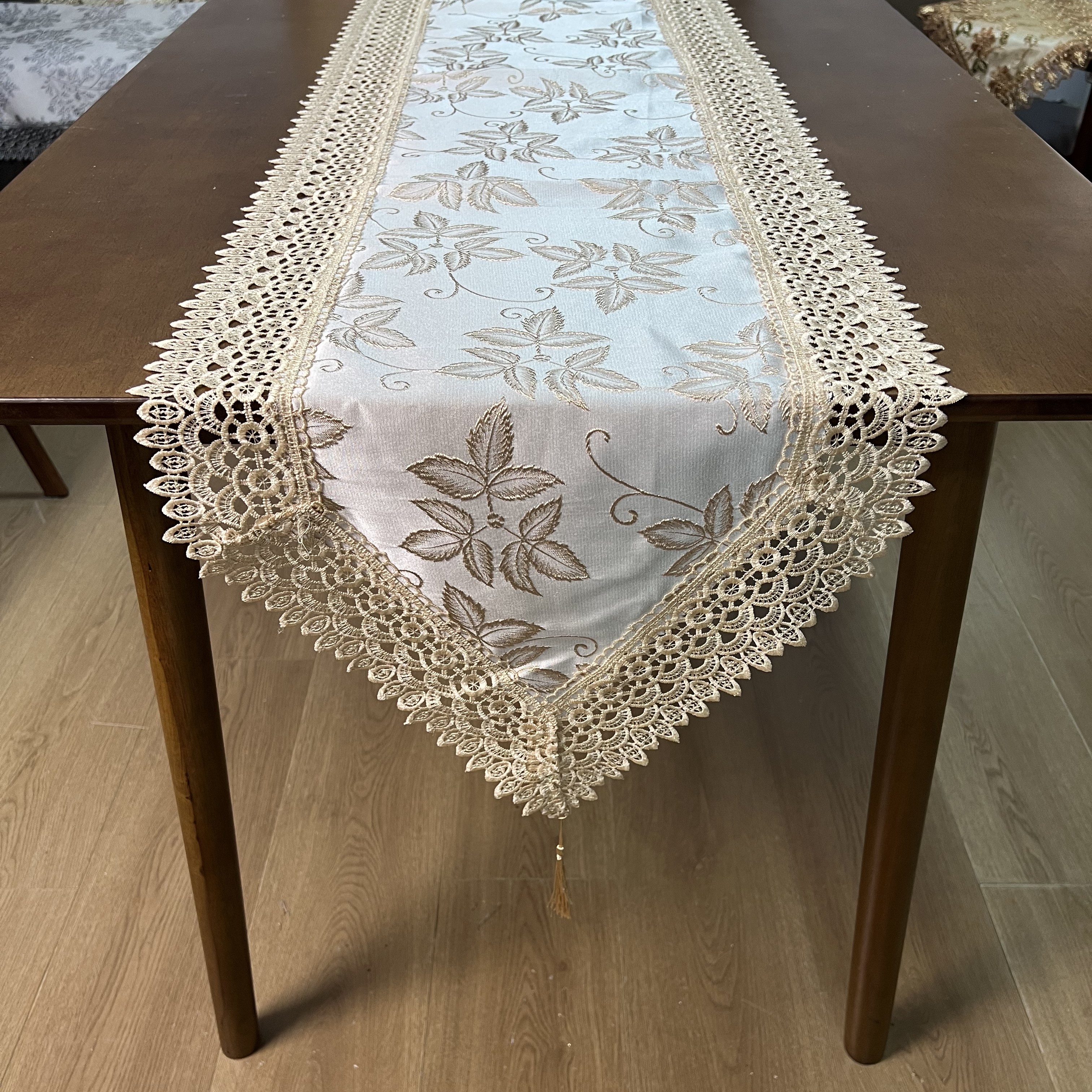 Y19 浮雕三叶草香槟(40X180cm桌旗）电视柜，五斗橱五斗柜，茶几盖巾