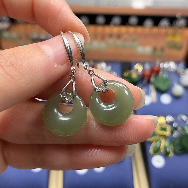 和田玉银S925镶嵌耳饰平安扣15.7左右晴水绿