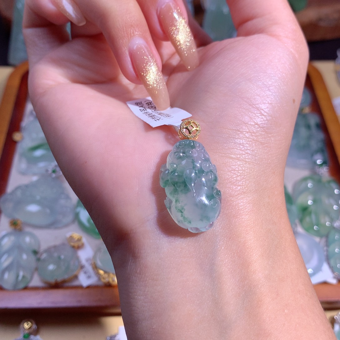 翡翠吊坠(不含链)18K金镶嵌