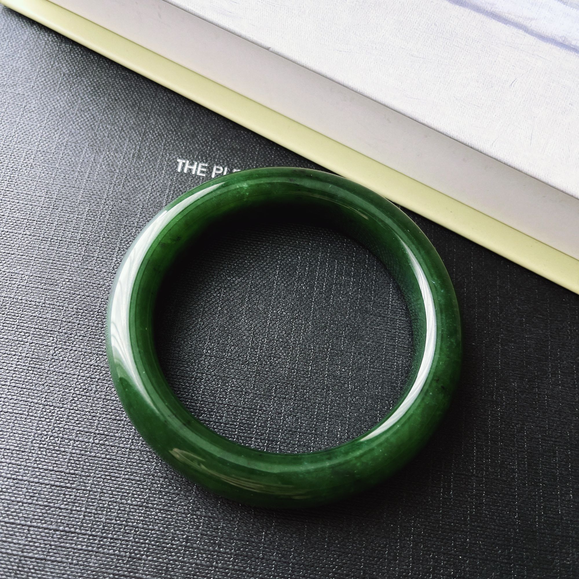 晶雁和田玉碧玉俄碧红皮老料手镯女款时尚质感温润百搭