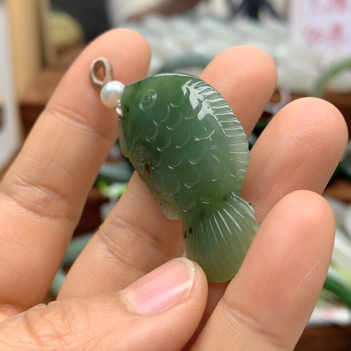 颈饰未镶嵌和田玉（糖玉）