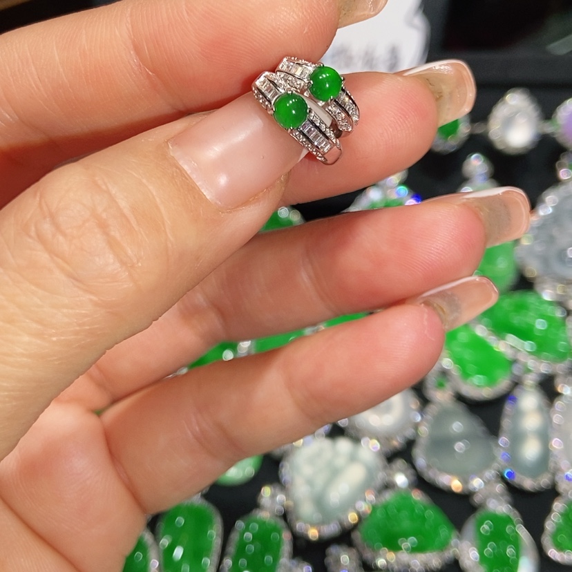 【闪购商品】翡翠耳饰未镶嵌天然翡翠