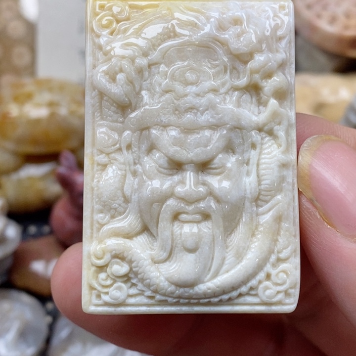 颈饰未镶嵌硅化珊瑚（珊瑚玉）