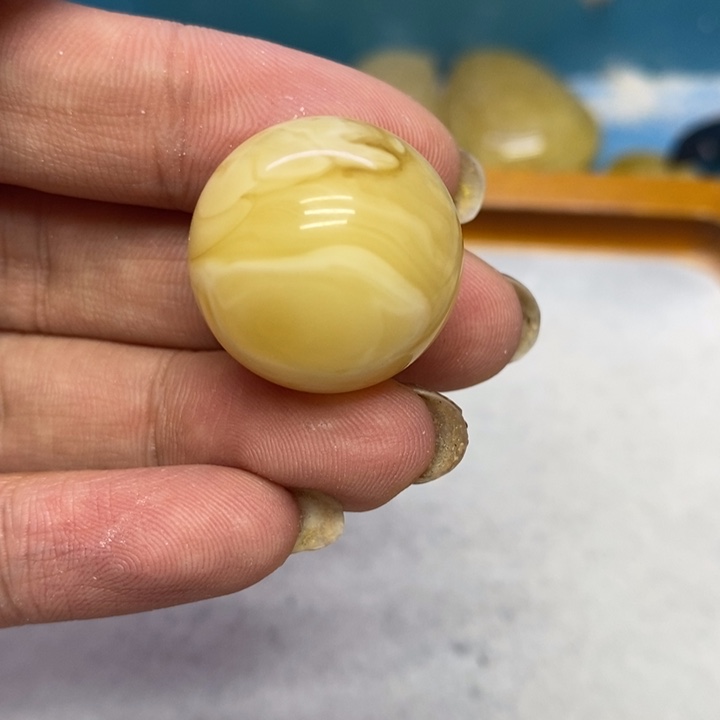 蜜蜡裸石未镶嵌圆珠