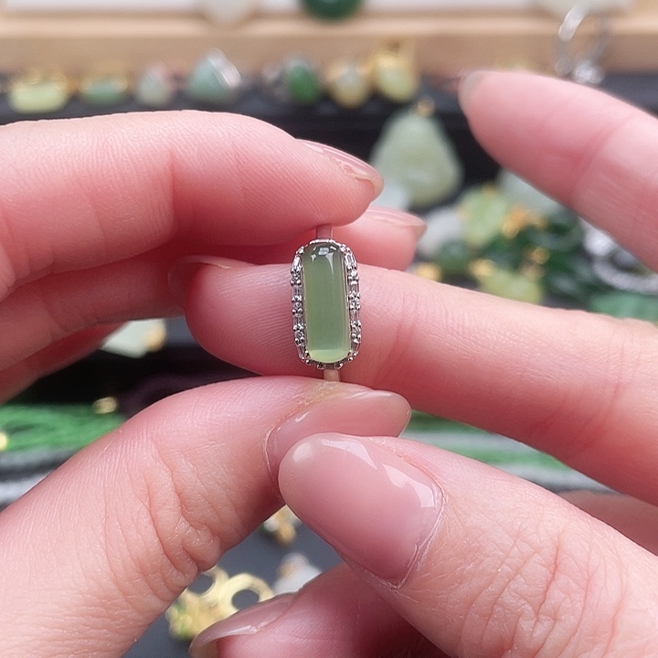 颈饰未镶嵌和田玉喜*