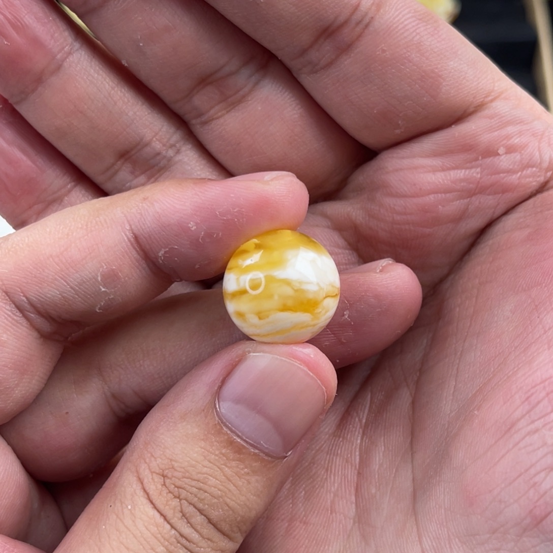 Y***楠琥珀未镶嵌珠宝奇石