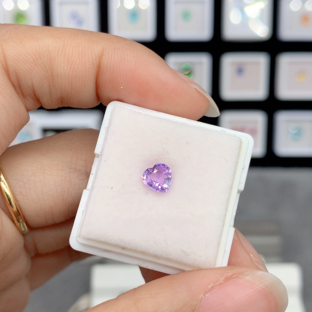 蓝宝石裸石未镶嵌心