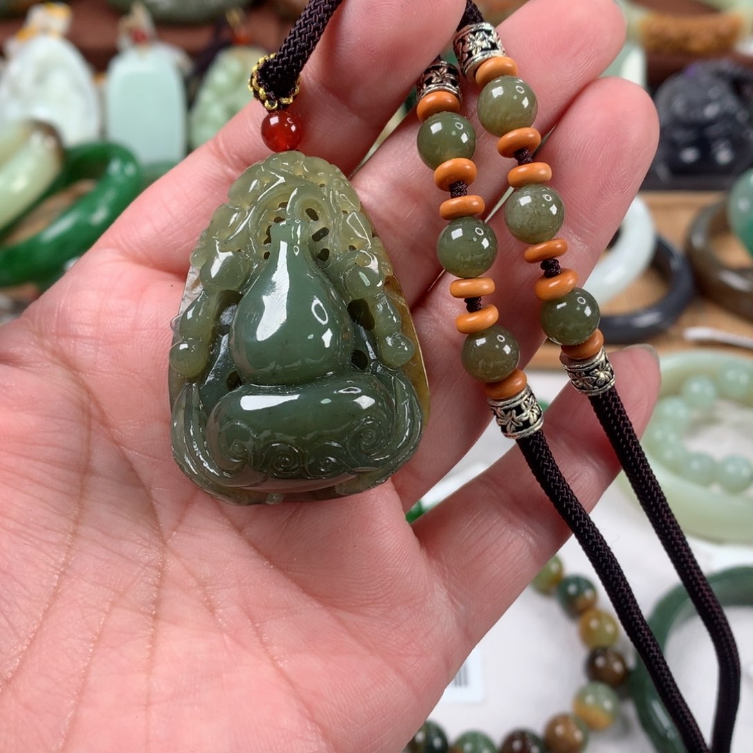 和田玉颈饰未镶嵌