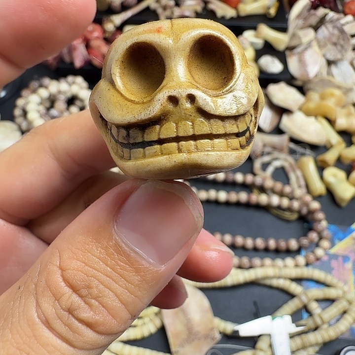 皮***锤紫金鼠吊坠养殖鹿角雕刻工艺