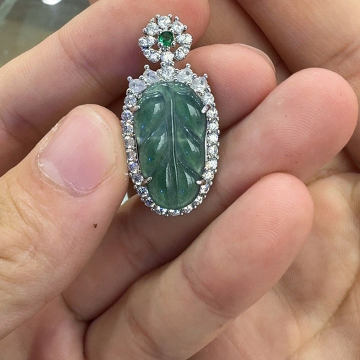 吊坠(赠链)未镶嵌翡翠翡翠蓝水树叶