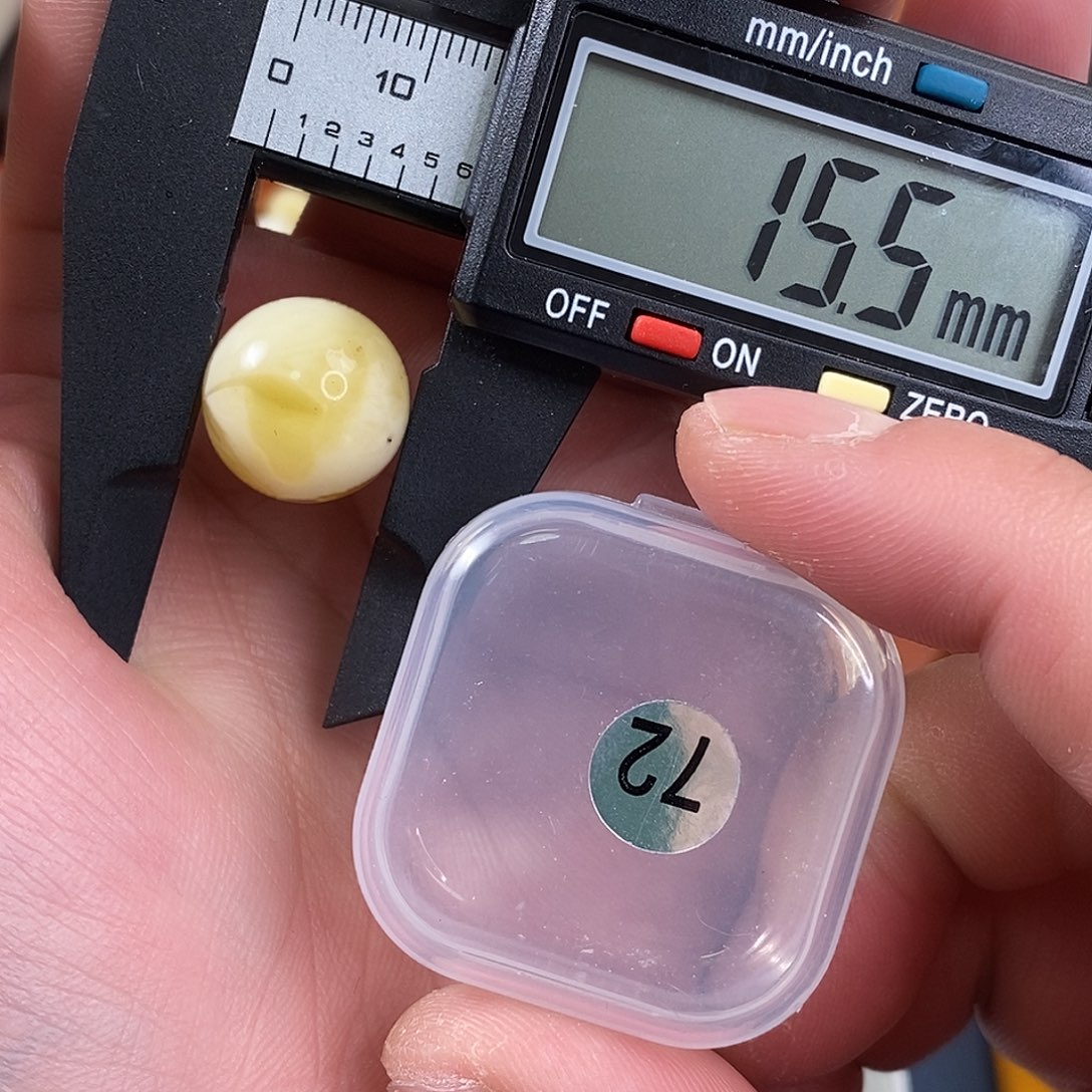 琥珀裸石未镶嵌威胁