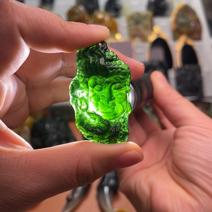 蛇纹石玉未镶嵌颈饰